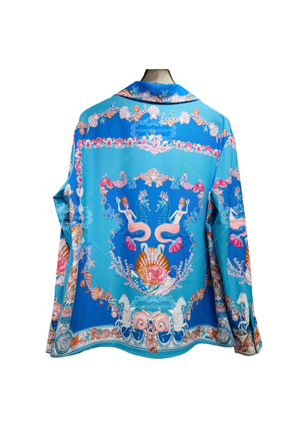 Kaus Emblem Barok Kontras Biru | Galeri Mewah