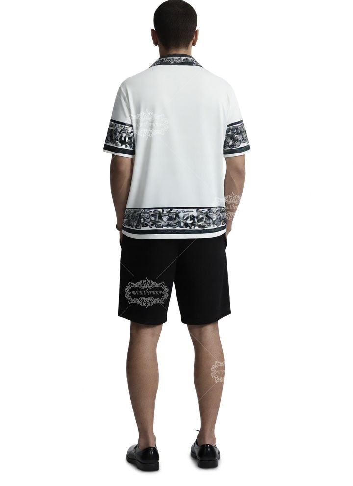 Kemeja Cetak Teks Barok Monokrom | Celana Pendek Luxe Putih & Hitam